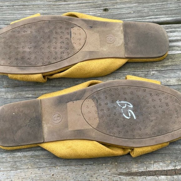 Dolce Vita Women Sandal Yellow Suede Flat Ladies Shoes Size 8 - Picture 11 of 12